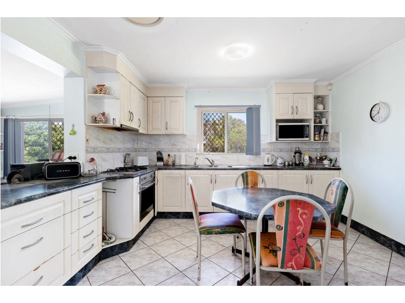 9 Arura Street, Mansfield QLD 4122