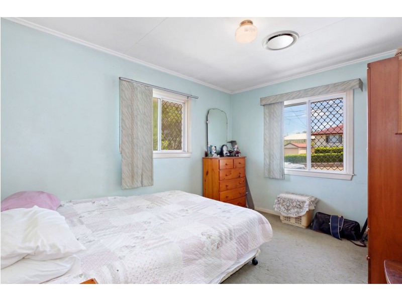 9 Arura Street, Mansfield QLD 4122