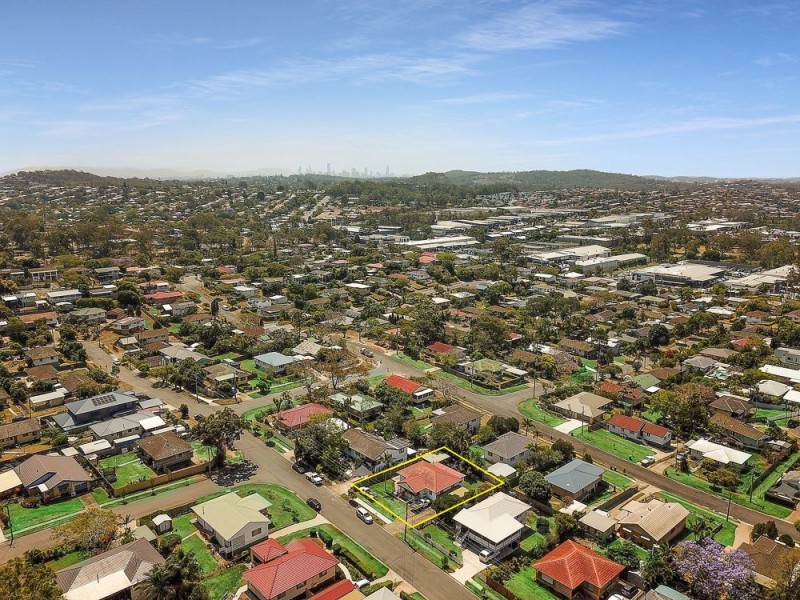 9 Arura Street, Mansfield QLD 4122