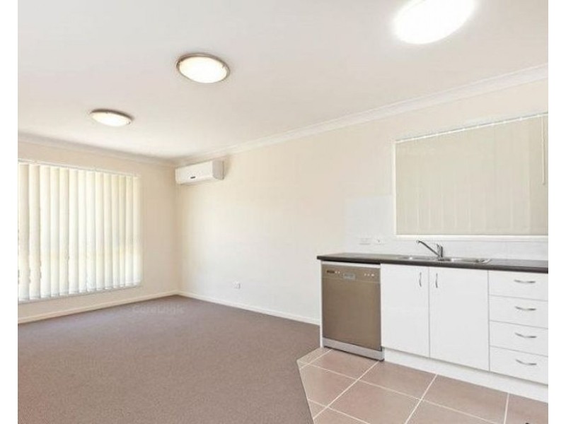 2/71 Joffre Street, Wynnum QLD 4178