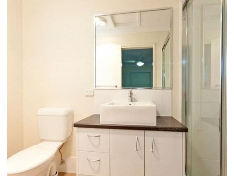 2/71 Joffre Street, Wynnum QLD 4178