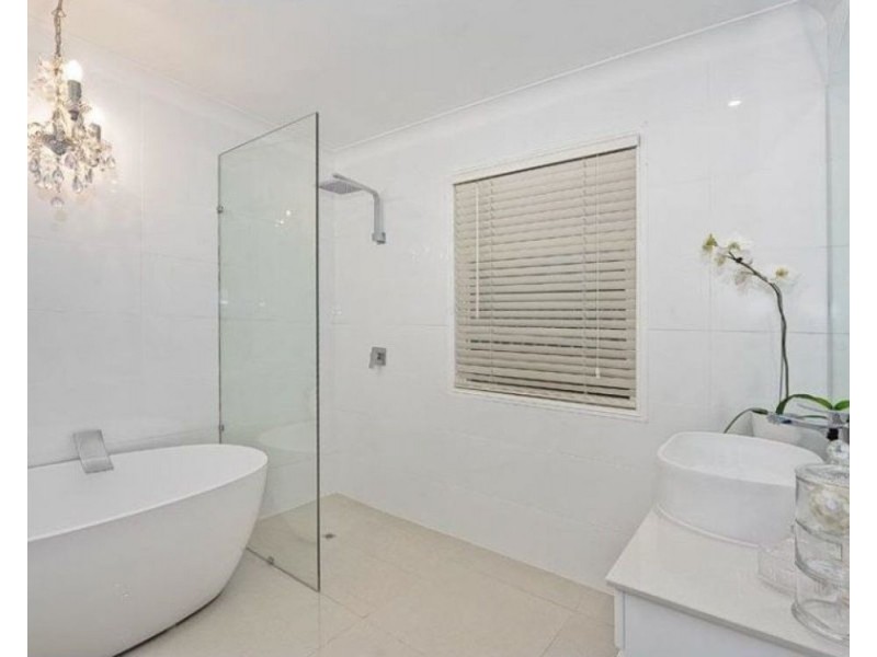 11 Caswell St, East Brisbane QLD 4169