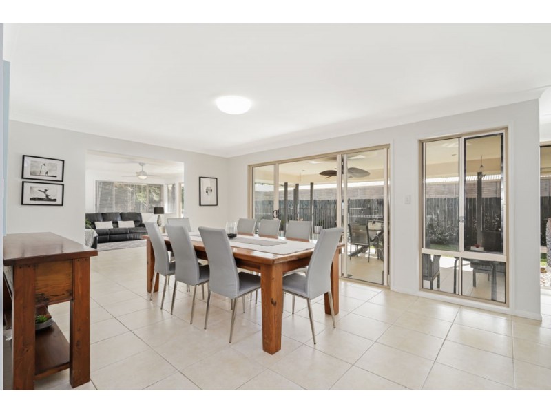 5 Brush Box Place, Wakerley QLD 4154