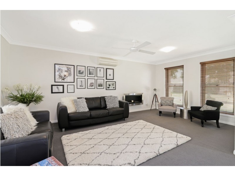 5 Brush Box Place, Wakerley QLD 4154