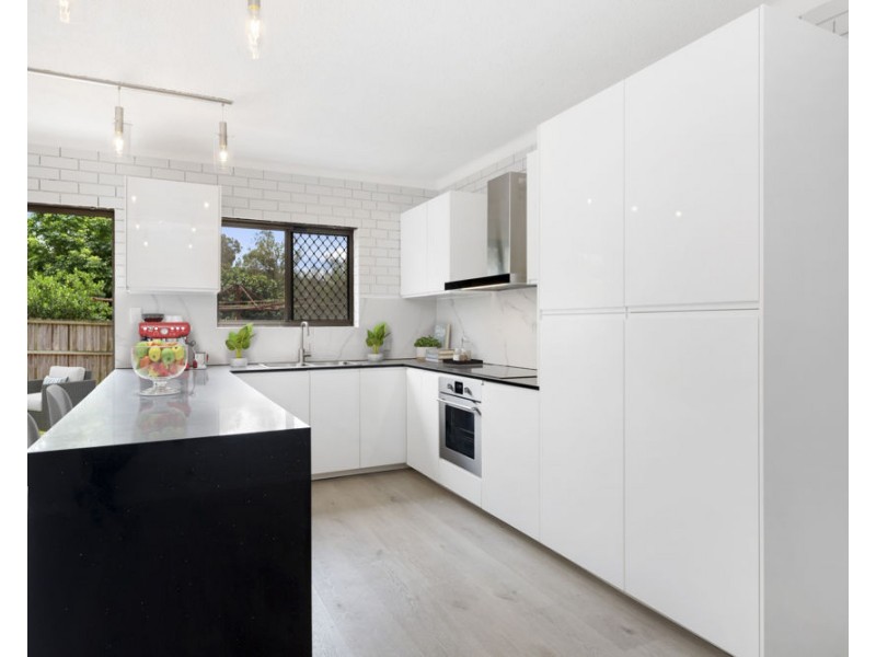 1 Akora Street, Macgregor QLD 4109