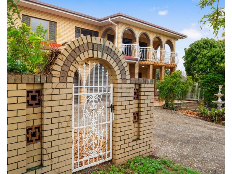 1 Akora Street, Macgregor QLD 4109