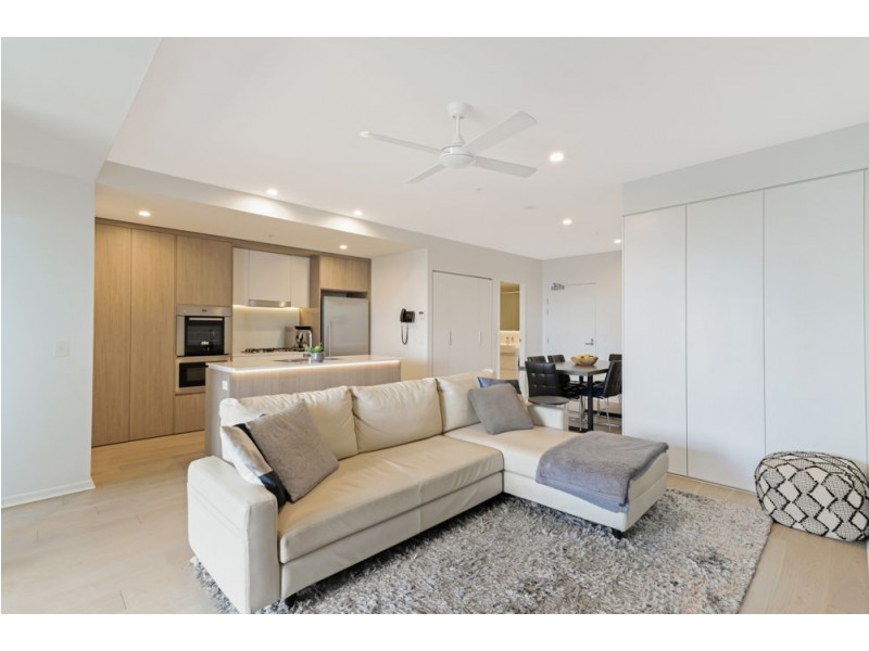 1083/123 Cavendish Road, Coorparoo QLD 4151