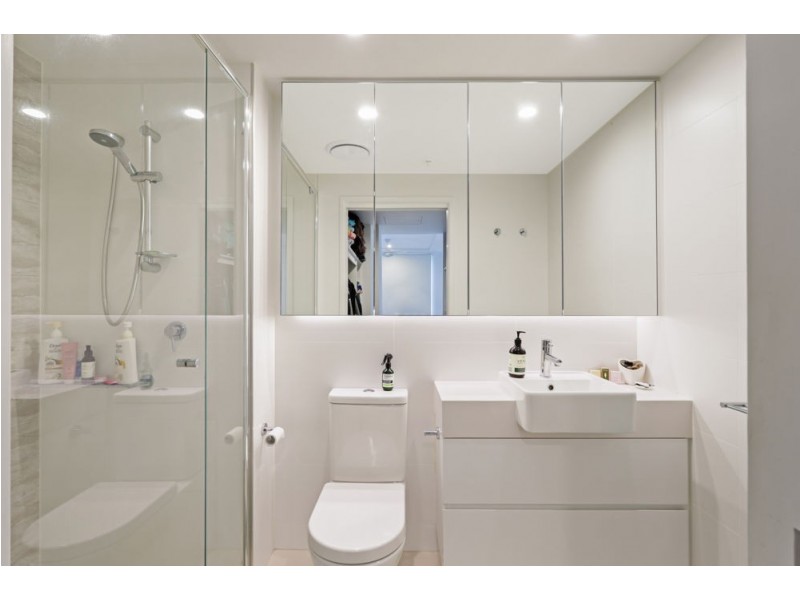 1083/123 Cavendish Road, Coorparoo QLD 4151