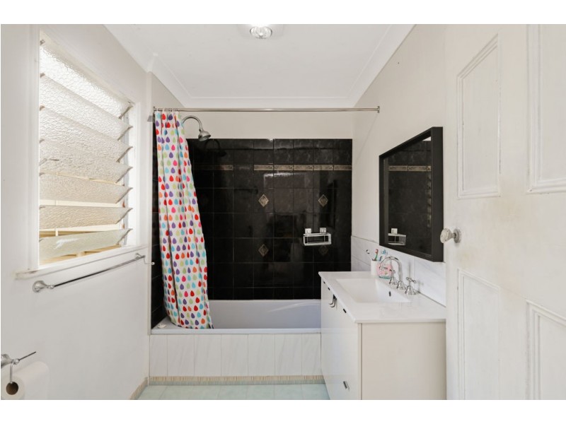 5 Gustavson Street, Annerley QLD 4103