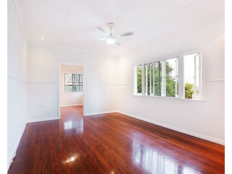 63 Delsie Street, Cannon Hill QLD 4170