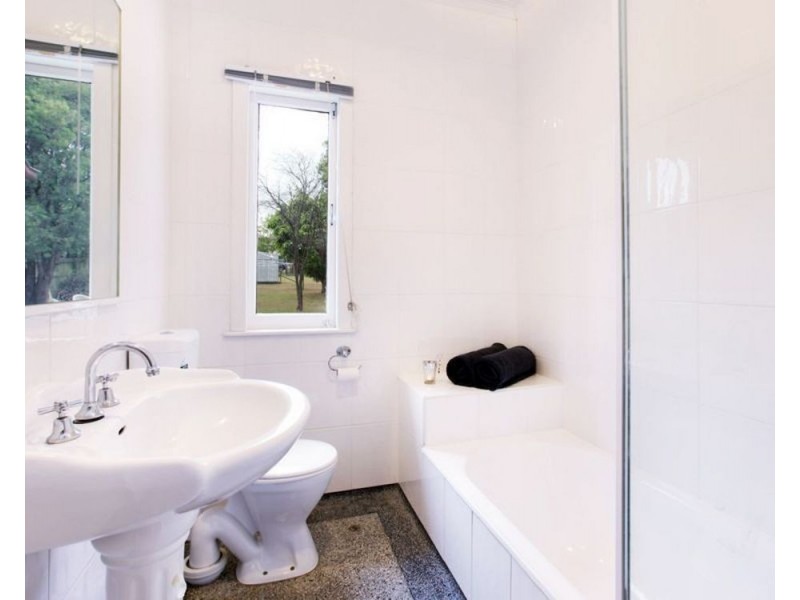 63 Delsie Street, Cannon Hill QLD 4170