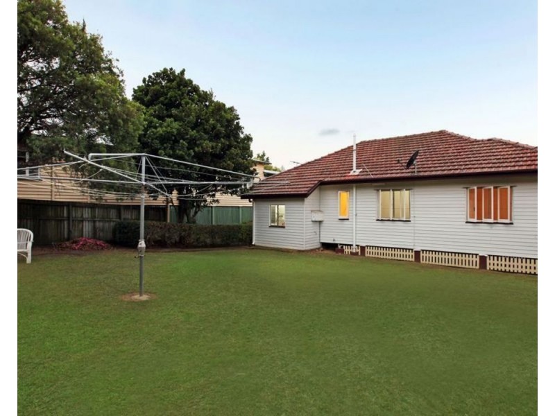 63 Delsie Street, Cannon Hill QLD 4170