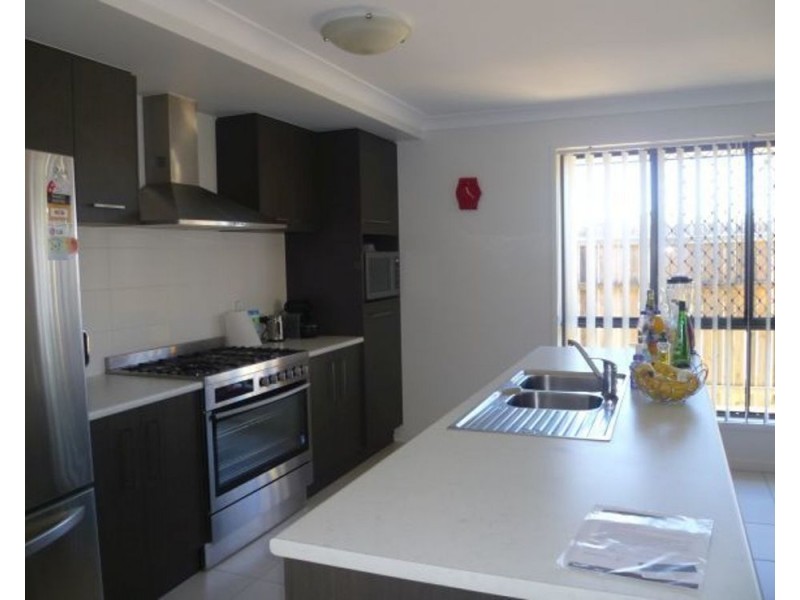 92 Schooner Circuit, Manly West QLD 4179