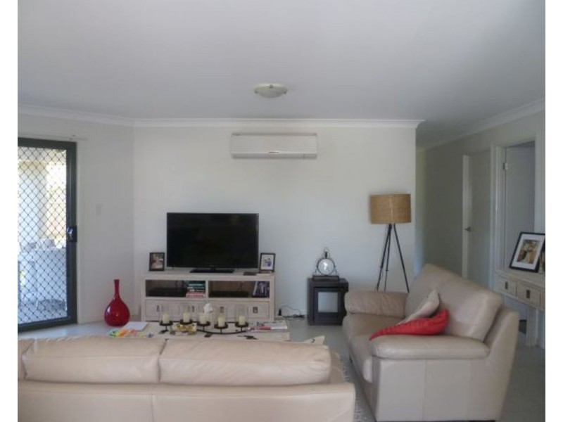 92 Schooner Circuit, Manly West QLD 4179