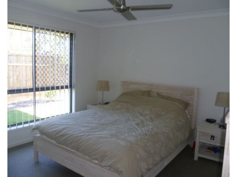 92 Schooner Circuit, Manly West QLD 4179