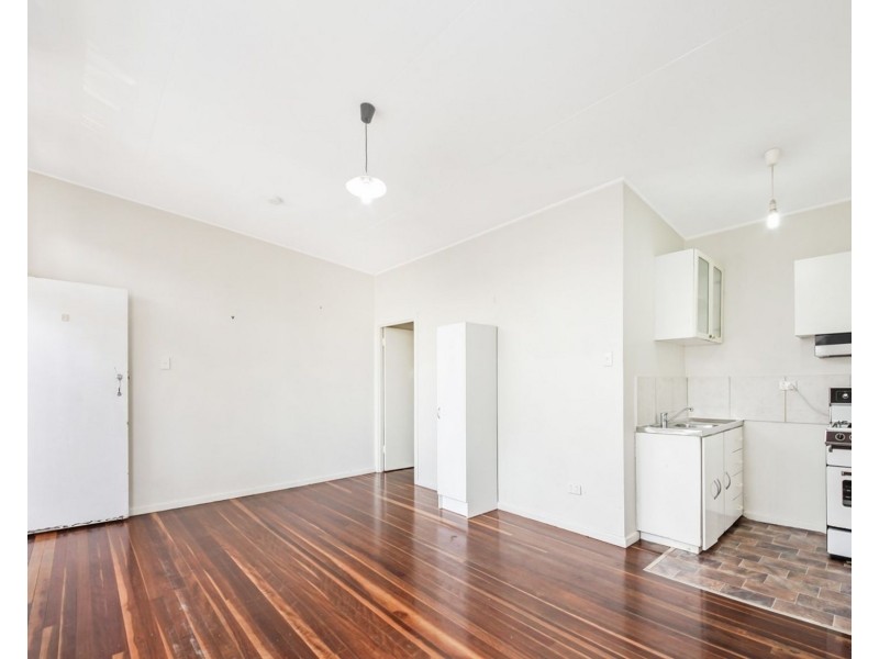 8 47 Deshon Street, Woolloongabba QLD 4102