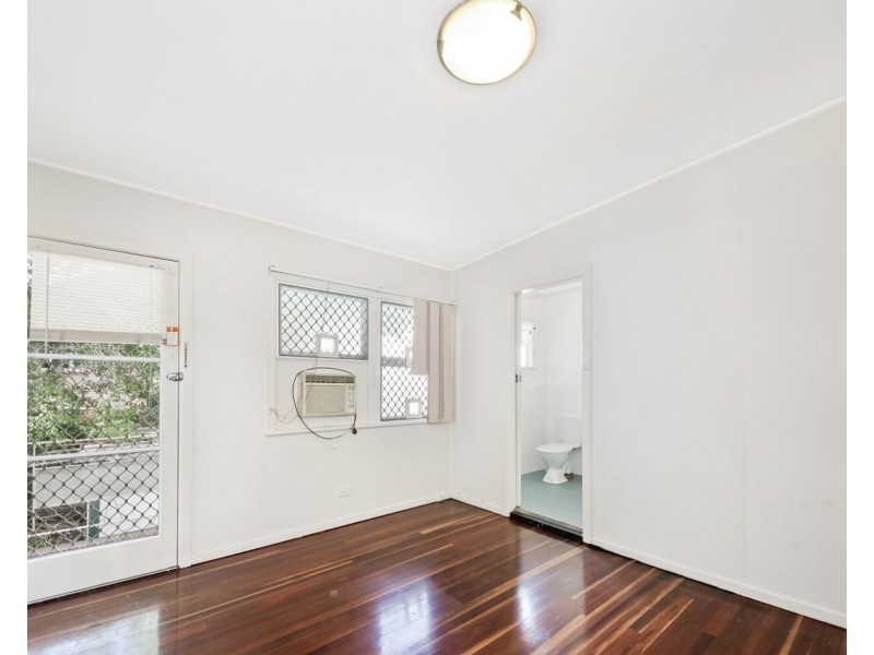 8 47 Deshon Street, Woolloongabba QLD 4102