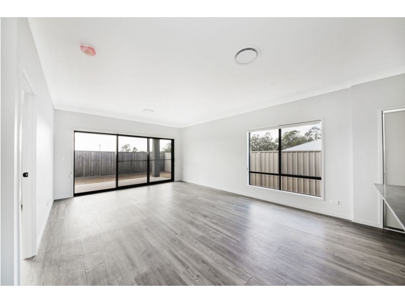 33 Whitehaven Street, Pallara QLD 4110