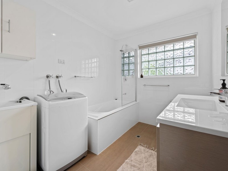 1/64 Miles Street, Hawthorne QLD 4171