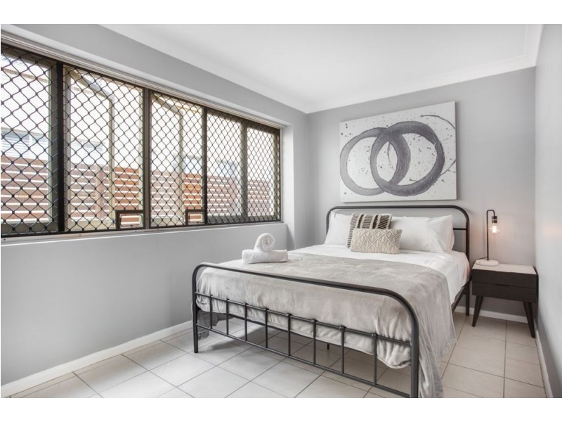 25 Thornton Street, Surfers Paradise QLD 4217