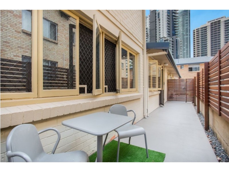 25 Thornton Street, Surfers Paradise QLD 4217