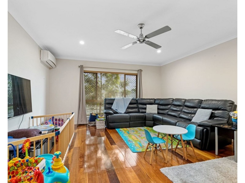 5 Crown Place, Carindale QLD 4152