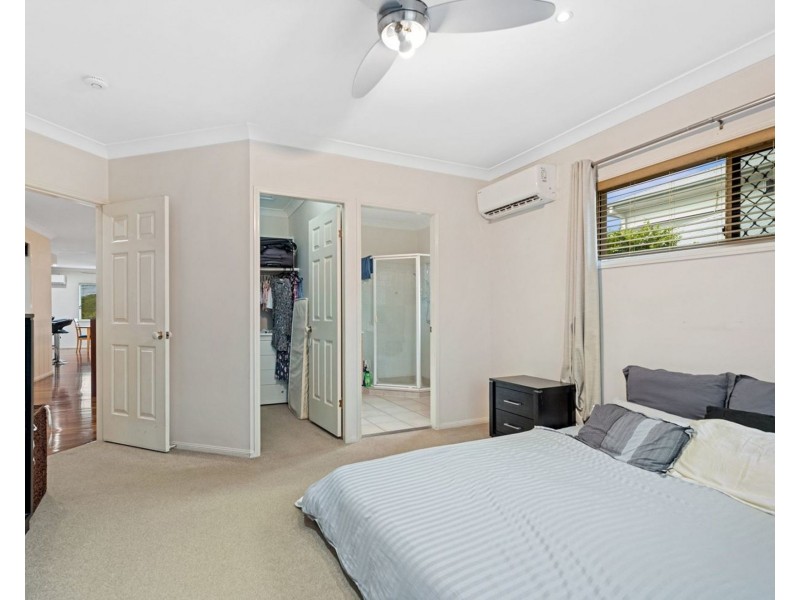 5 Crown Place, Carindale QLD 4152