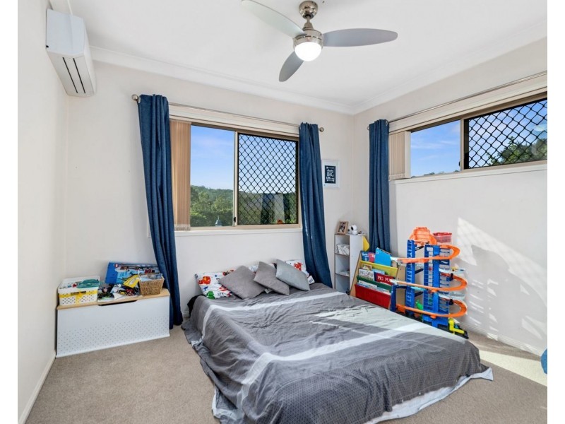 5 Crown Place, Carindale QLD 4152