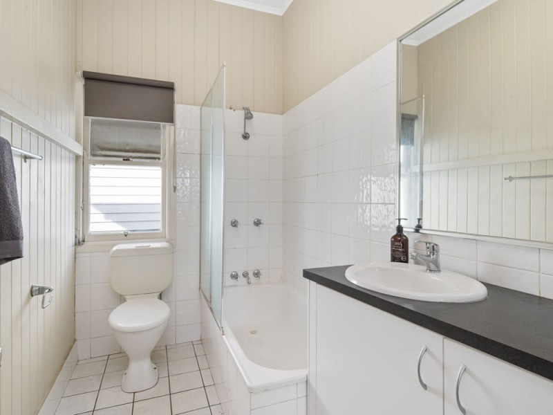 88 Old Cleveland Road, Greenslopes QLD 4120