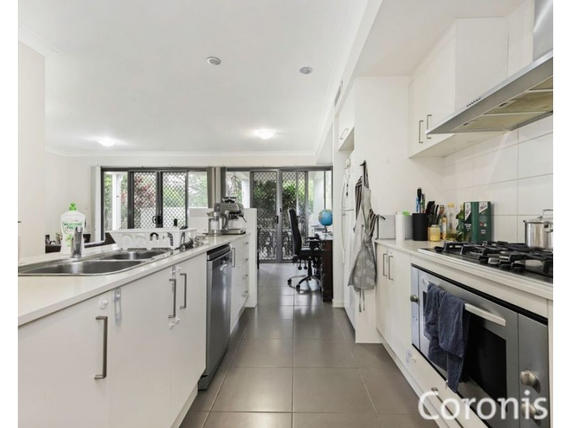 8 Worchester Crescent, Wakerley QLD 4154