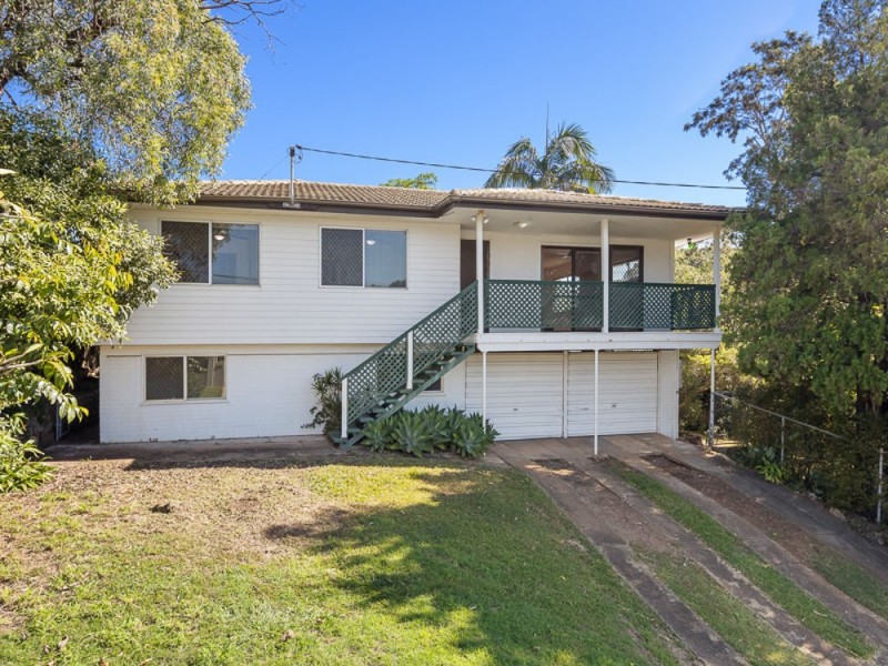 32 Pareena Crescent, Mansfield QLD 4122
