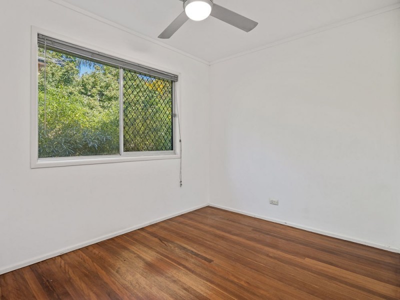 32 Pareena Crescent, Mansfield QLD 4122