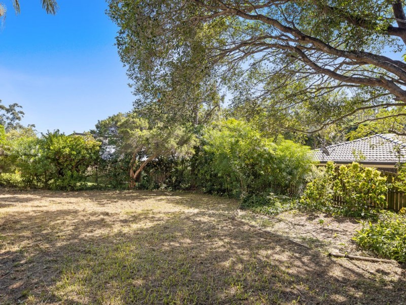 32 Pareena Crescent, Mansfield QLD 4122