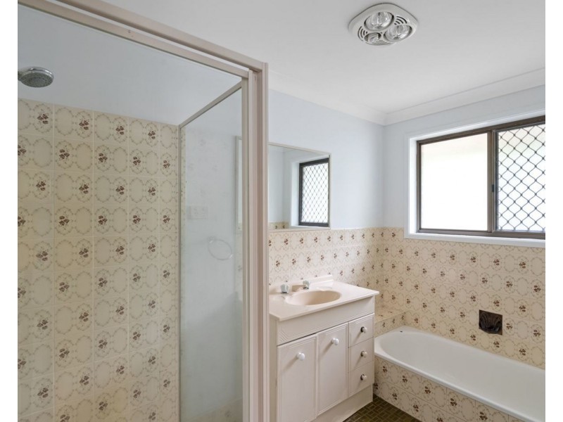 4 Carbora Street, Mansfield QLD 4122