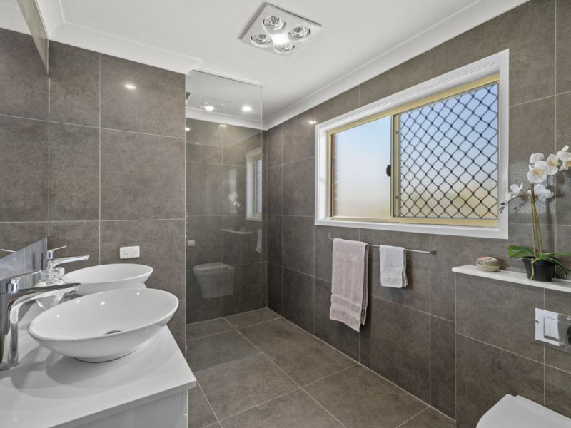 22 Banwell Crescent, Carindale QLD 4152