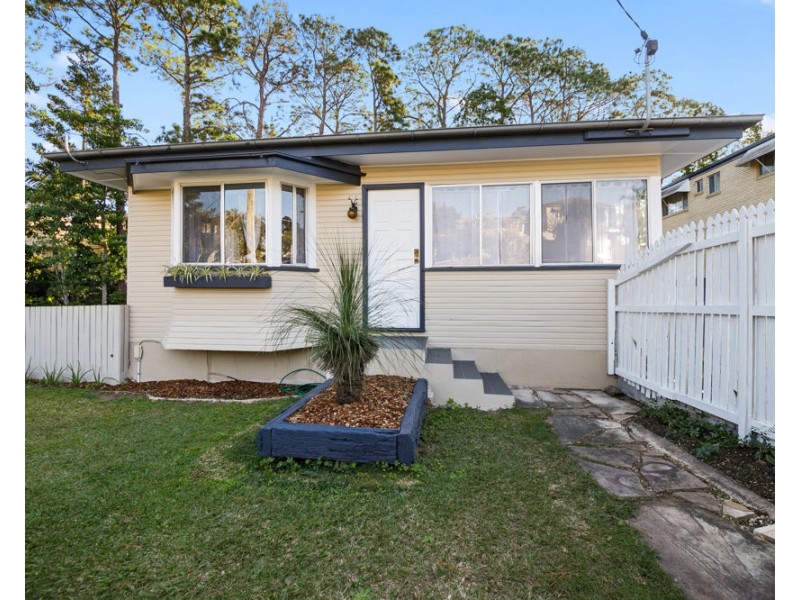 15 Daphne Street, Camp Hill QLD 4152