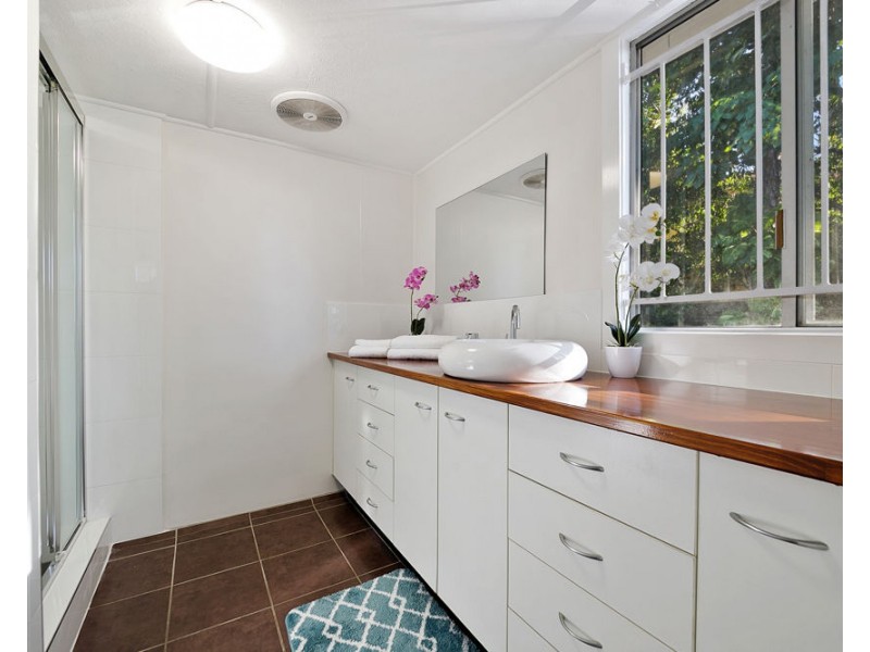 15 Daphne Street, Camp Hill QLD 4152