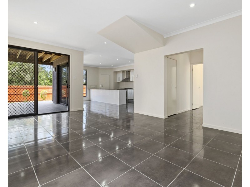 1 ARAKURTA ST, Lota QLD 4179