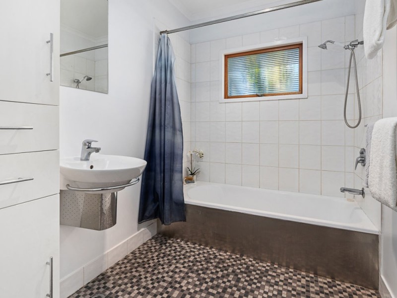 35 Sixth Avenue, Coorparoo QLD 4151