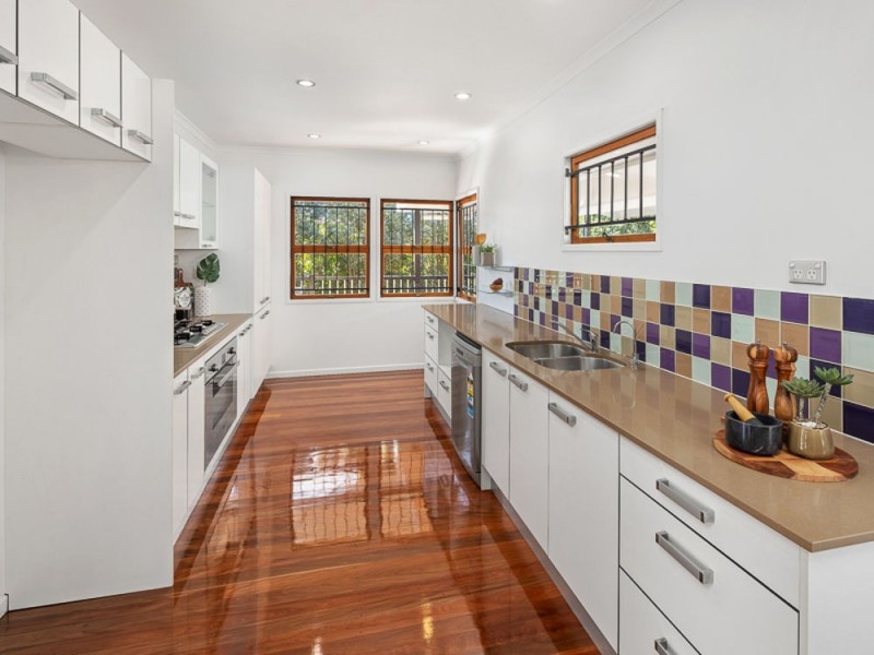 35 Sixth Avenue, Coorparoo QLD 4151