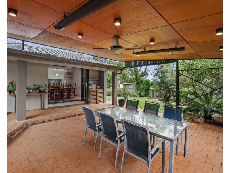 16 Hillside Drive, Daisy Hill QLD 4127