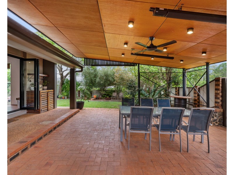 16 Hillside Drive, Daisy Hill QLD 4127