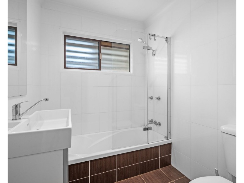16 Hillside Drive, Daisy Hill QLD 4127