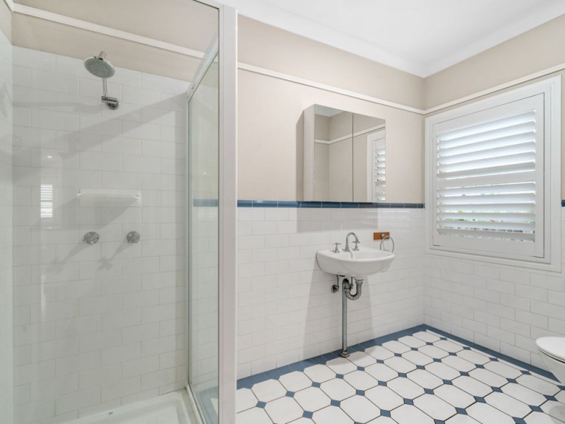 16 Eskgrove Street, East Brisbane QLD 4169