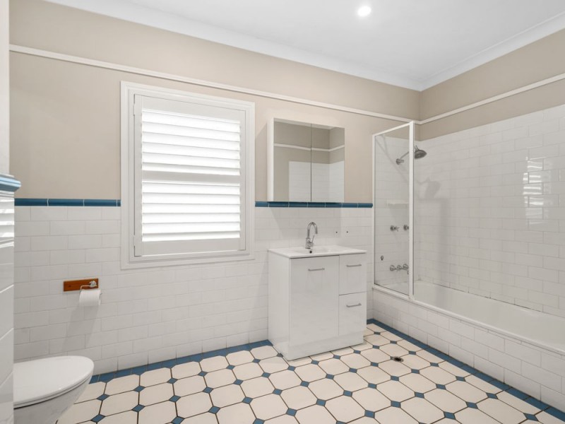 16 Eskgrove Street, East Brisbane QLD 4169