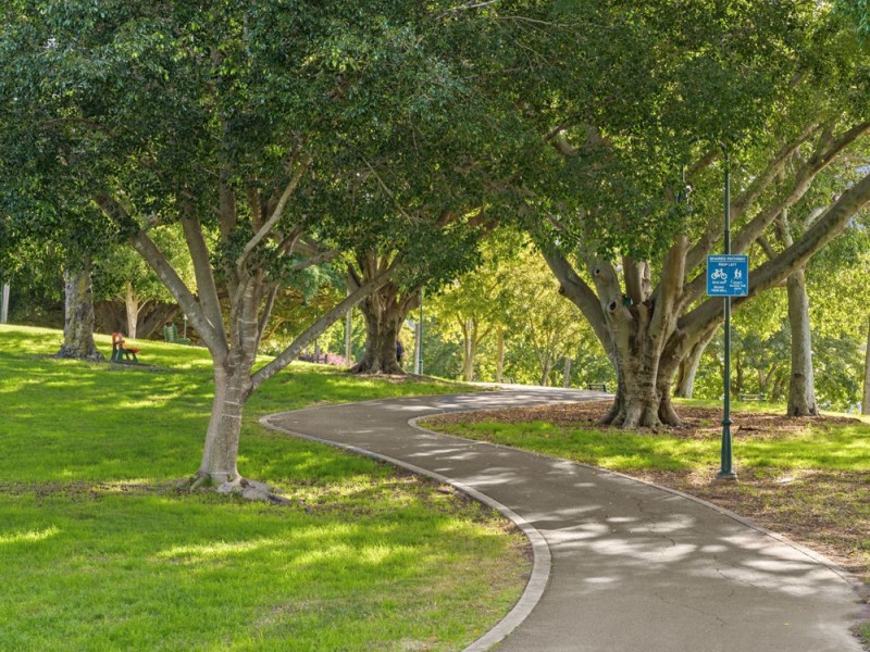 16 Eskgrove Street, East Brisbane QLD 4169