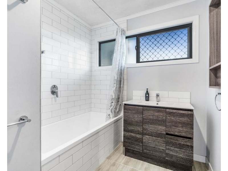 16 Mayfair St, Carina QLD 4152