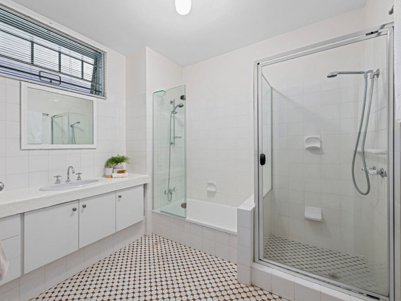 2/111 Kirkland Avenue, Coorparoo QLD 4151