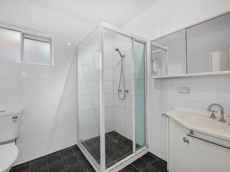 2/302 Cavendish Road, Coorparoo QLD 4151