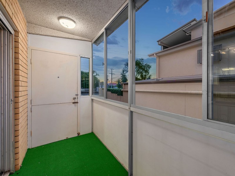2/302 Cavendish Road, Coorparoo QLD 4151